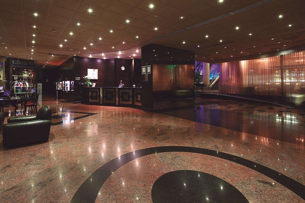 Delfines Hotel & Convention Center 40/50