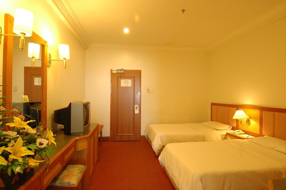 The Paramount Hotel 10/58