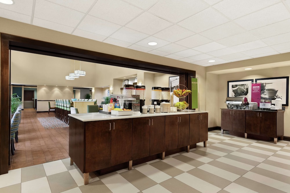 Hampton Inn Suites Brunswick 9/45