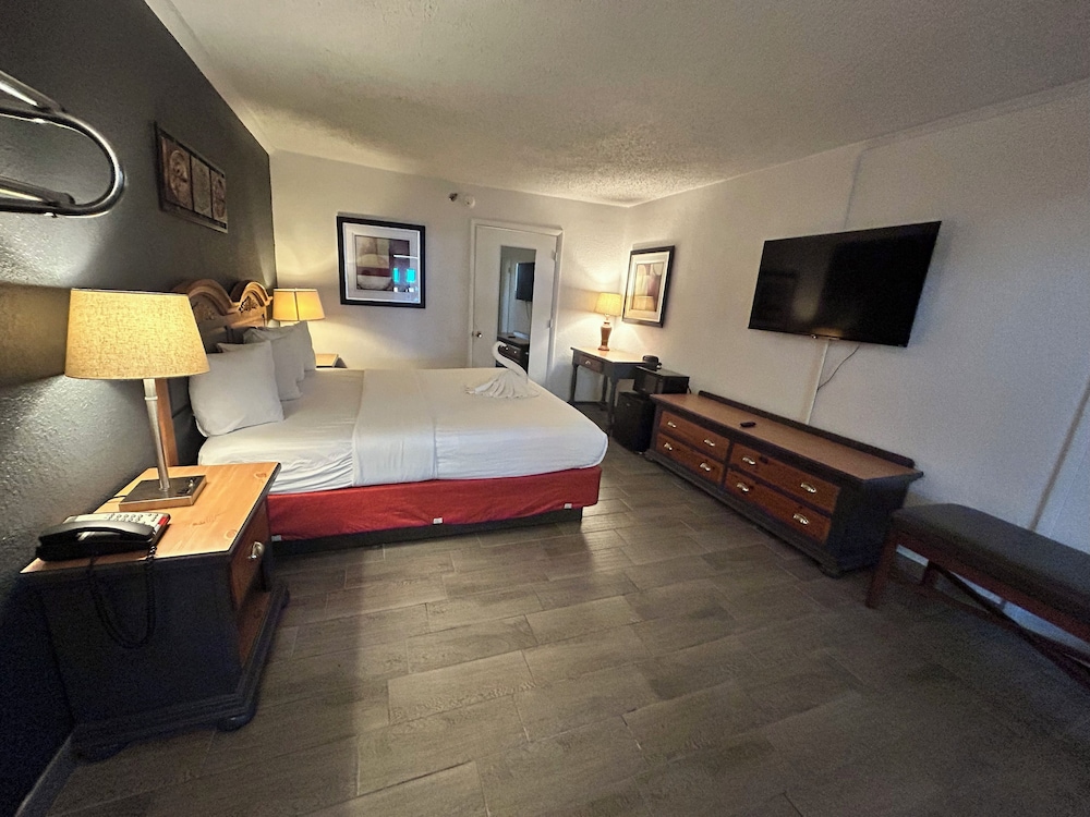 غرفة بسرير كينج للمدخنين، Suite Dreams Motel Mattoon I 57 7/10
