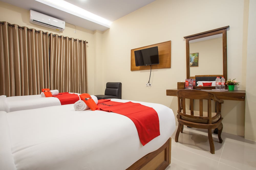 RedDoorz Premium @ Jalan Cengkeh Malang 12/20