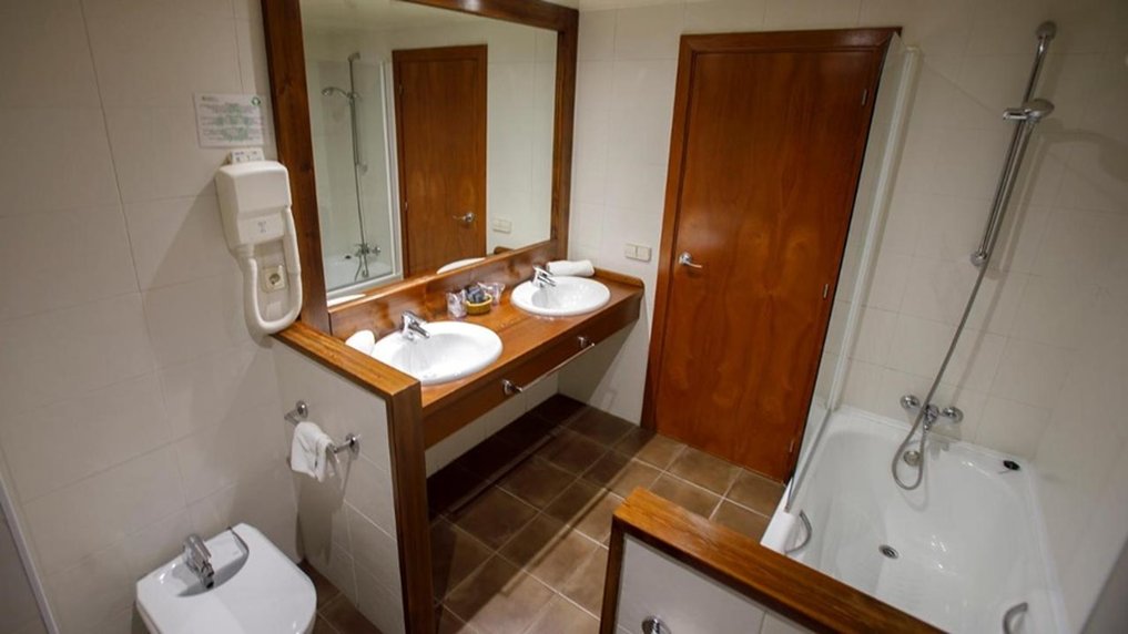 Gran Hotel Ciudad De Barbastro 24/28