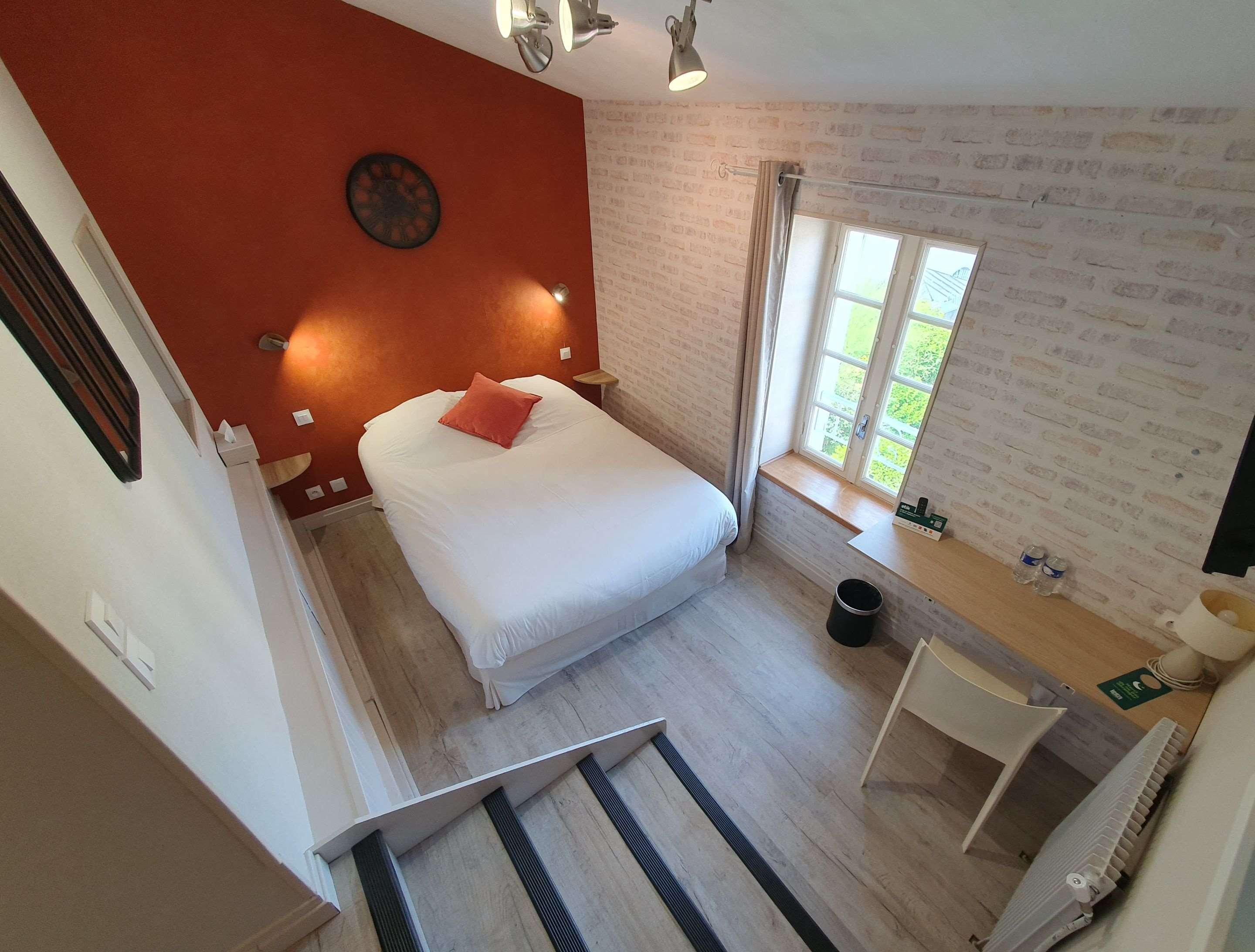 HOTEL LE PRINCE NOIR 6/57