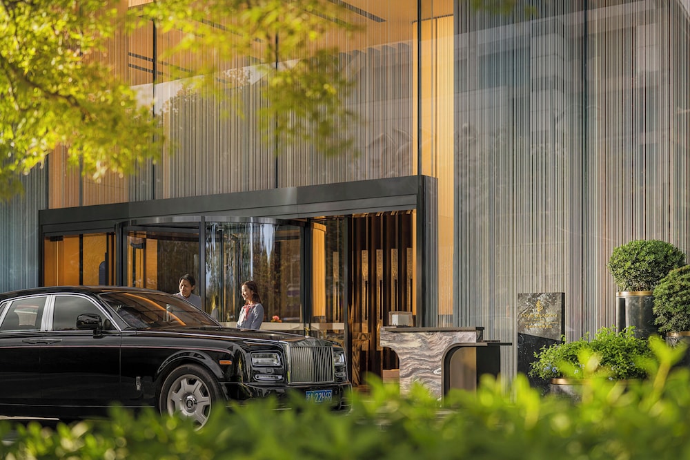Four Seasons Hotel Hangzhou at Hangzhou Centre 46/55
