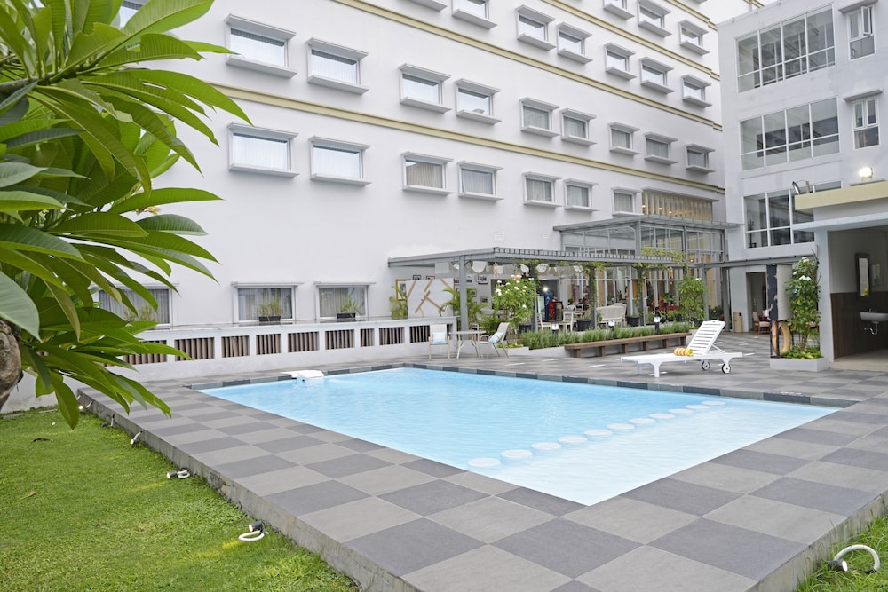 La Lisa Hotel Surabaya in SURABAYA