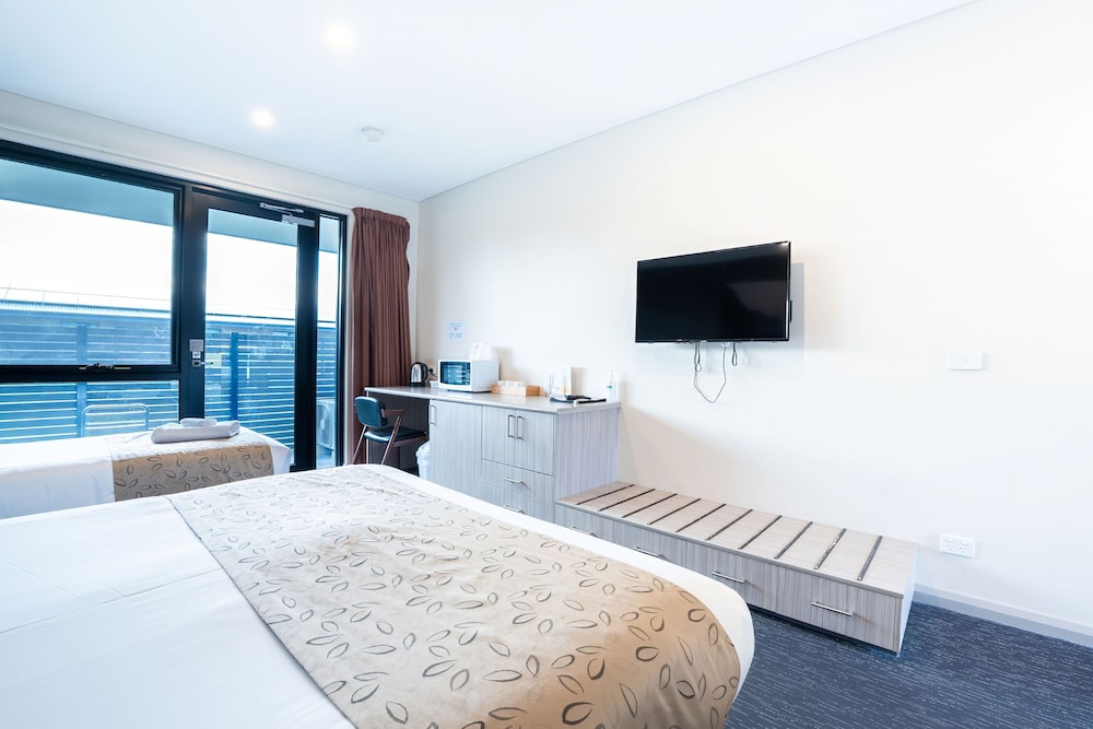 Foreshore Hotel 23/71