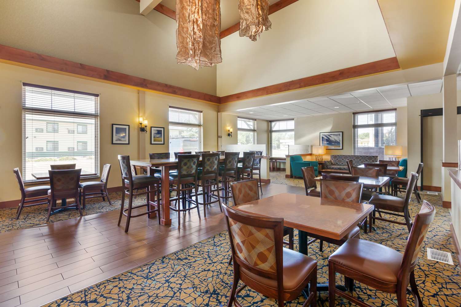 Best Western Golden Prairie Inn & Suites 28/38