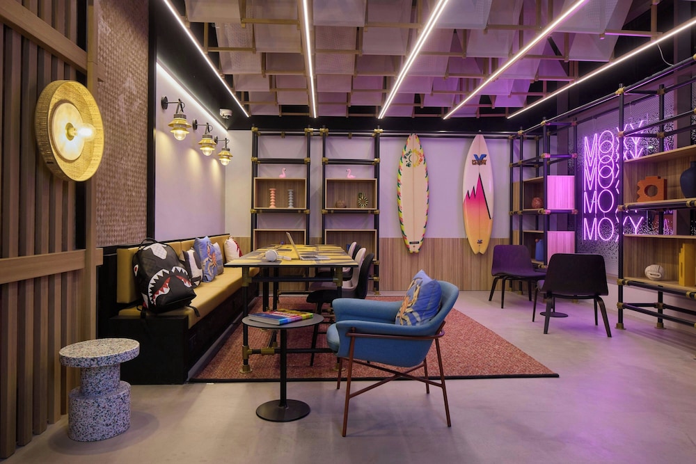 Moxy Nice 24/43