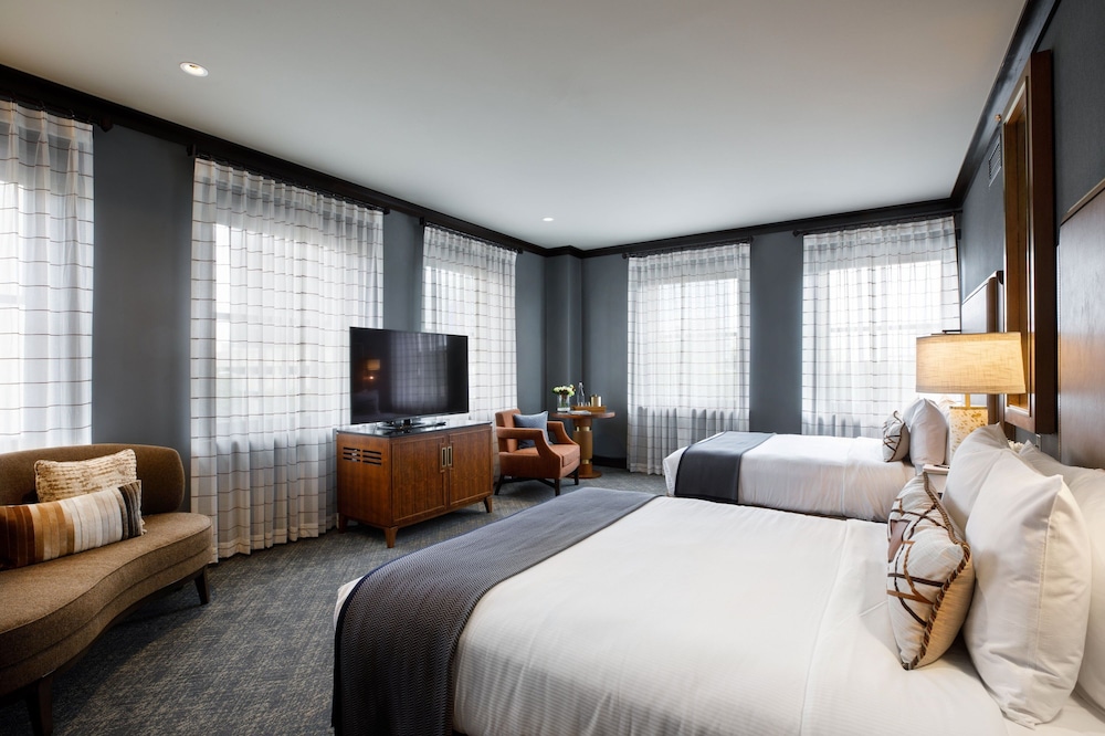 STANDARD, 2 QUEEN BEDS
