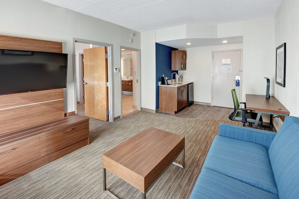Holiday Inn Express & Suites West Long Branch - Eatontown 54/74