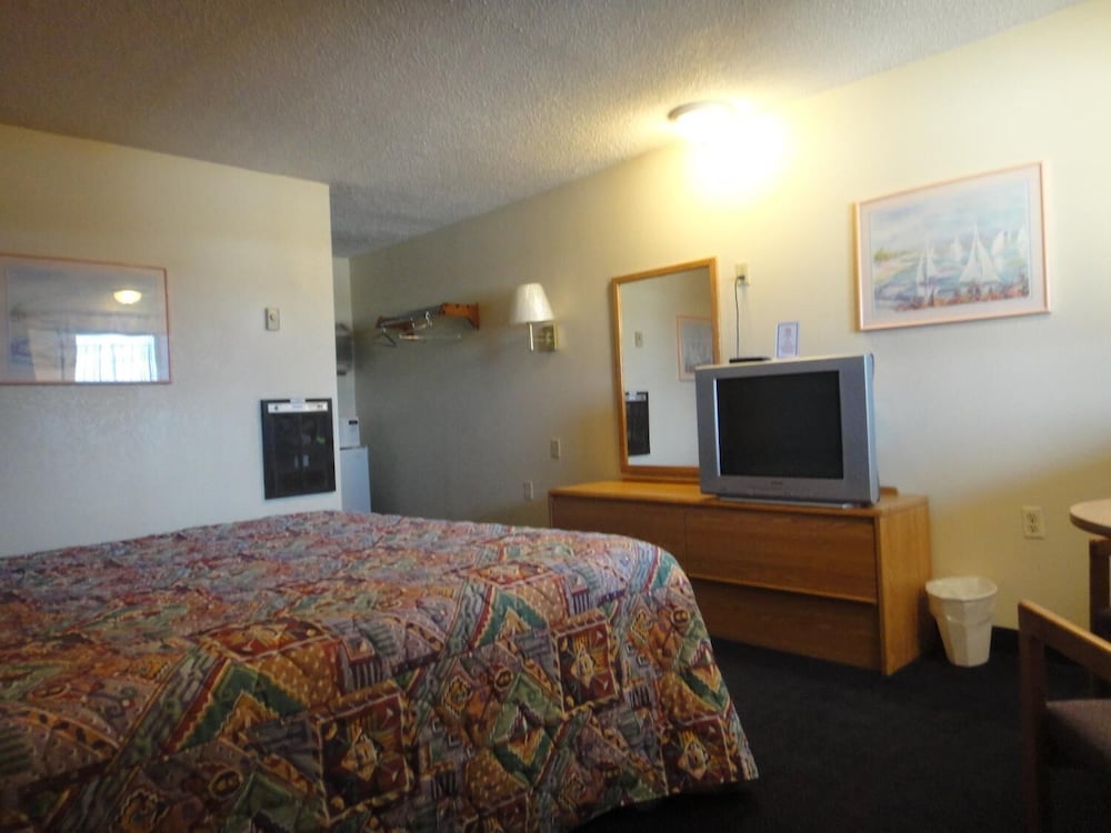 Econo Lodge Las Vegas NM 33/53
