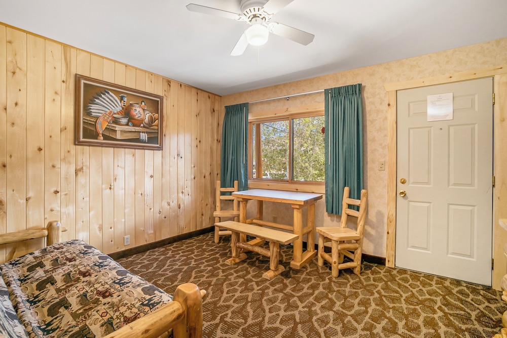 Spirit Lake Lodge and Snowmobile Rentals 31/63