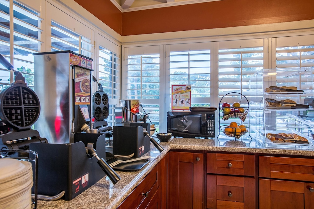 Clarion Collection Hotel Pacific Grove - Monterey 27/30