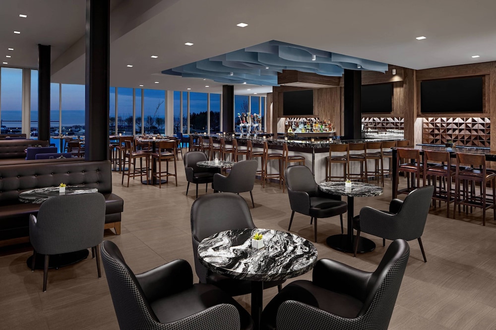 Delta Hotels By Marriott Thunder Bay 35/51