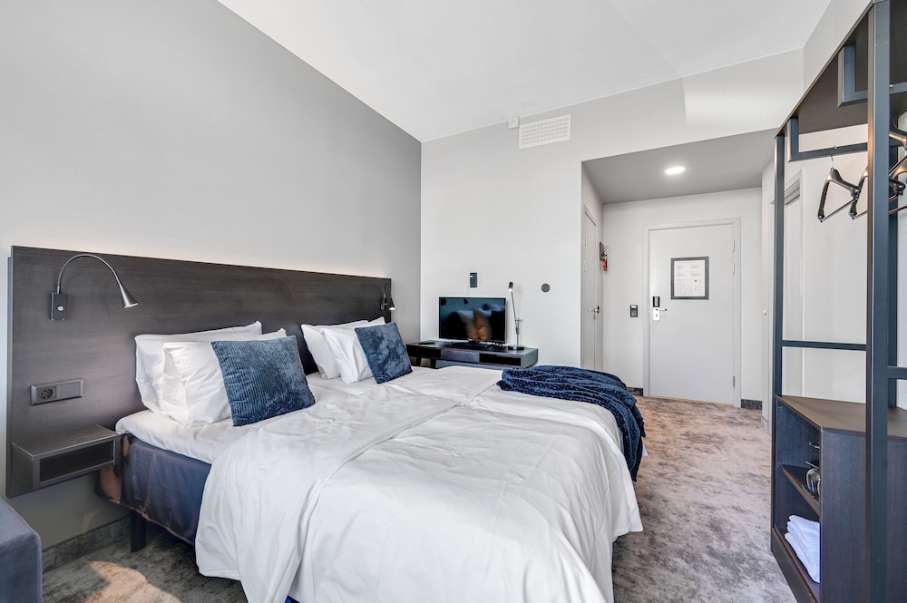 Standard, Twin Beds, Separate Building