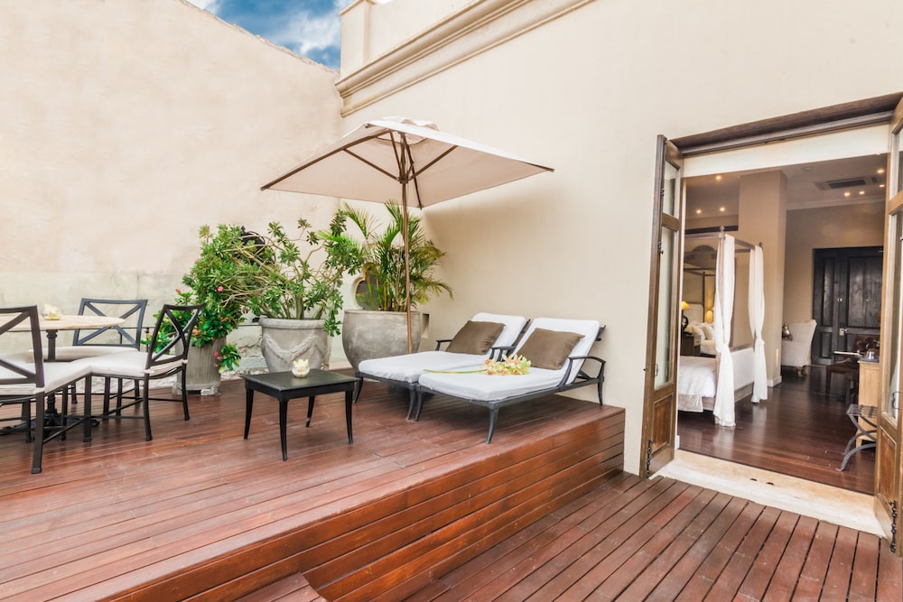 Bastion Luxury Hotel 49/75