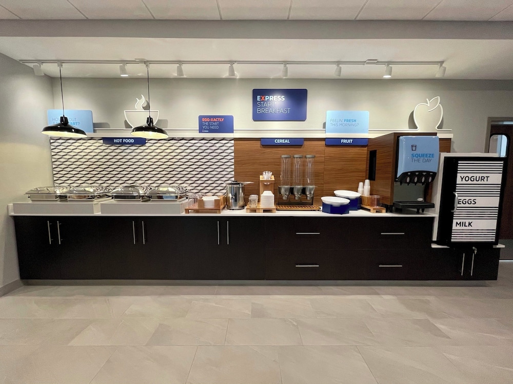 Holiday Inn Express & Suites Ft. Smith Airport, an IHG Hotel 13/75