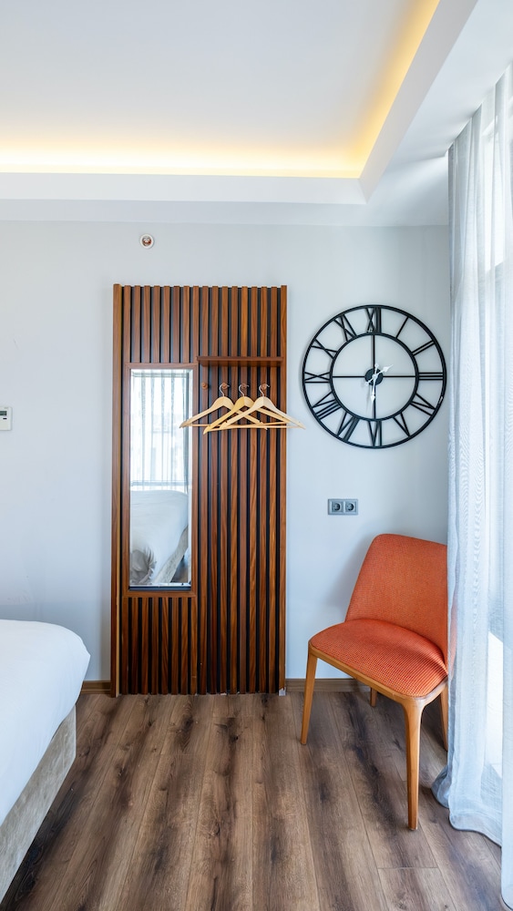 Discovery Hotel 59/69