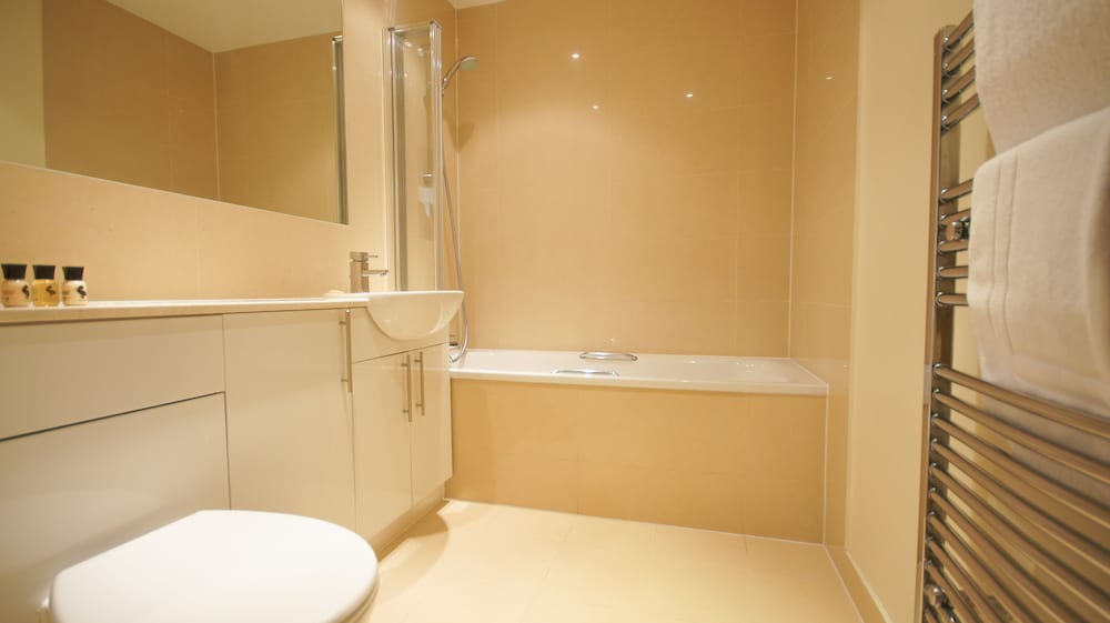 Crompton Court 18/38
