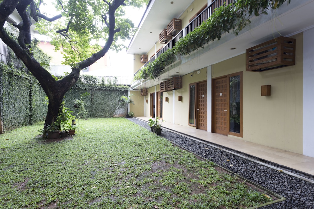 Reddoorz Plus Near Cilandak Town Square 2 20/20