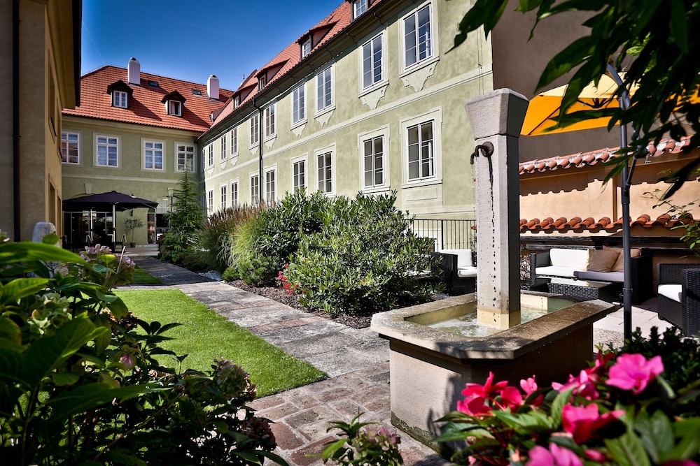 Appia Hotel Residence 44/50