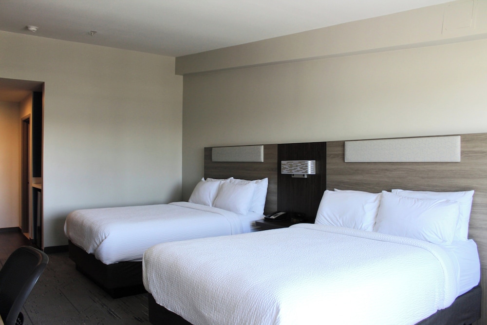 غرفة قياسية بسريرين كوين، Holiday Inn Express Bakersfield 3/3