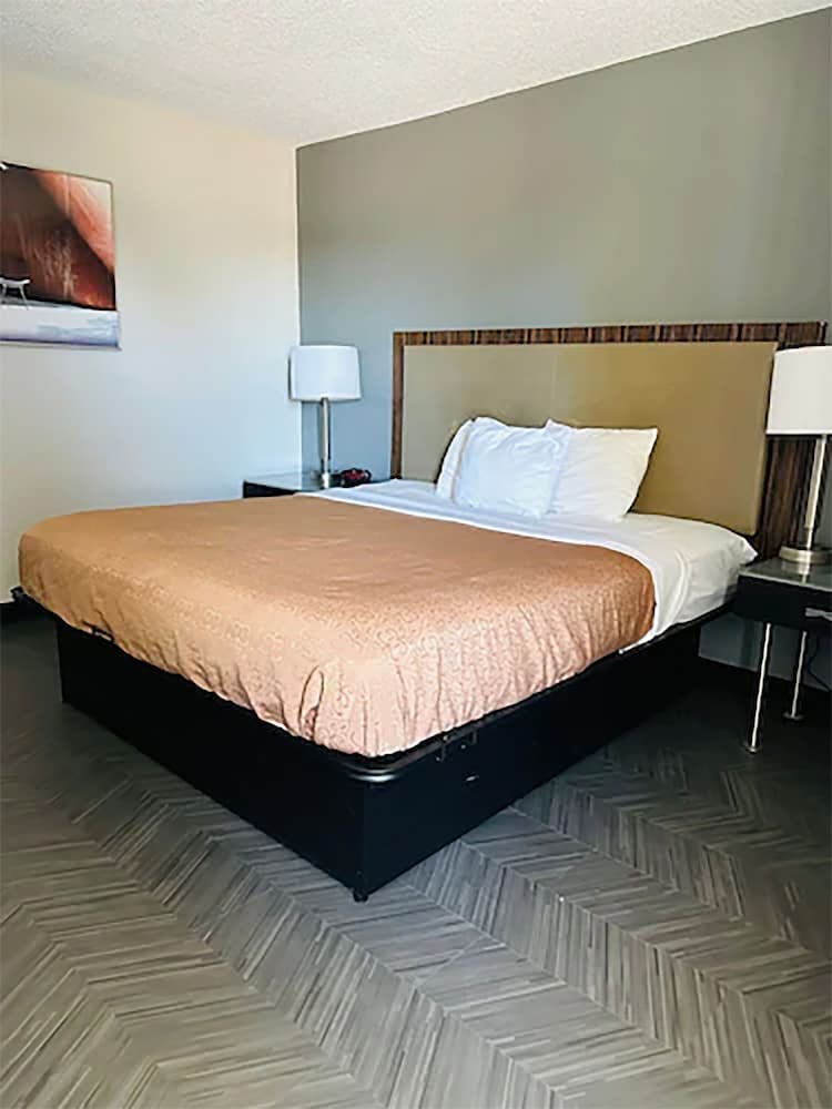 STANDARD, KING BED, ACCESSIBLE