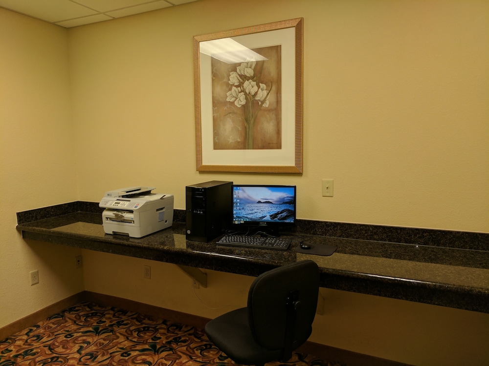Country Inn and Suites by Radisson Tallahassee University Area FL 27/31