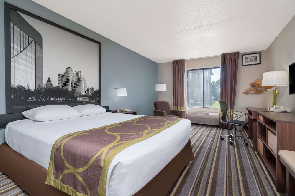 Super 8 by Wyndham Bloomington/Airport 9/31