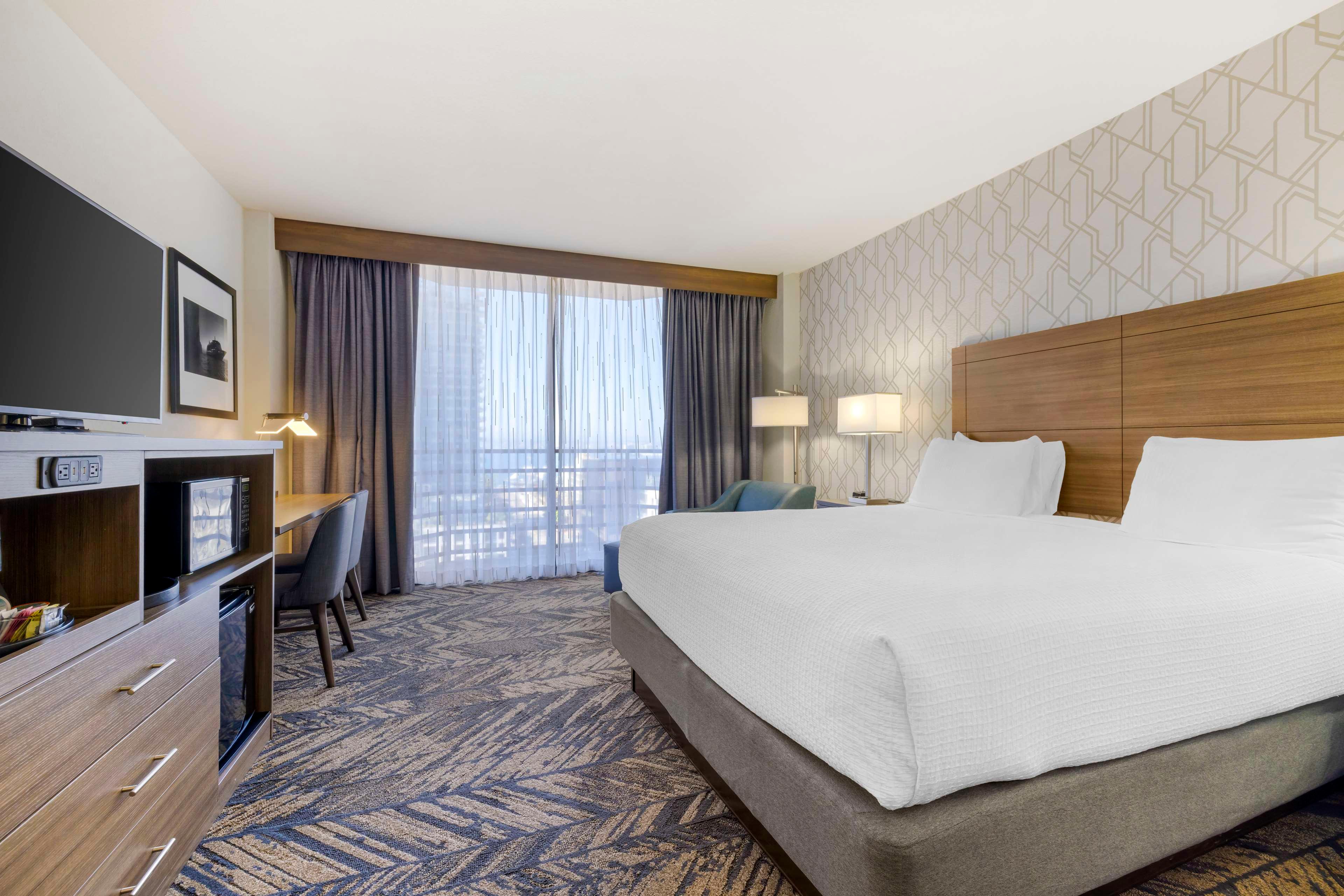 Room, King Bed, City View