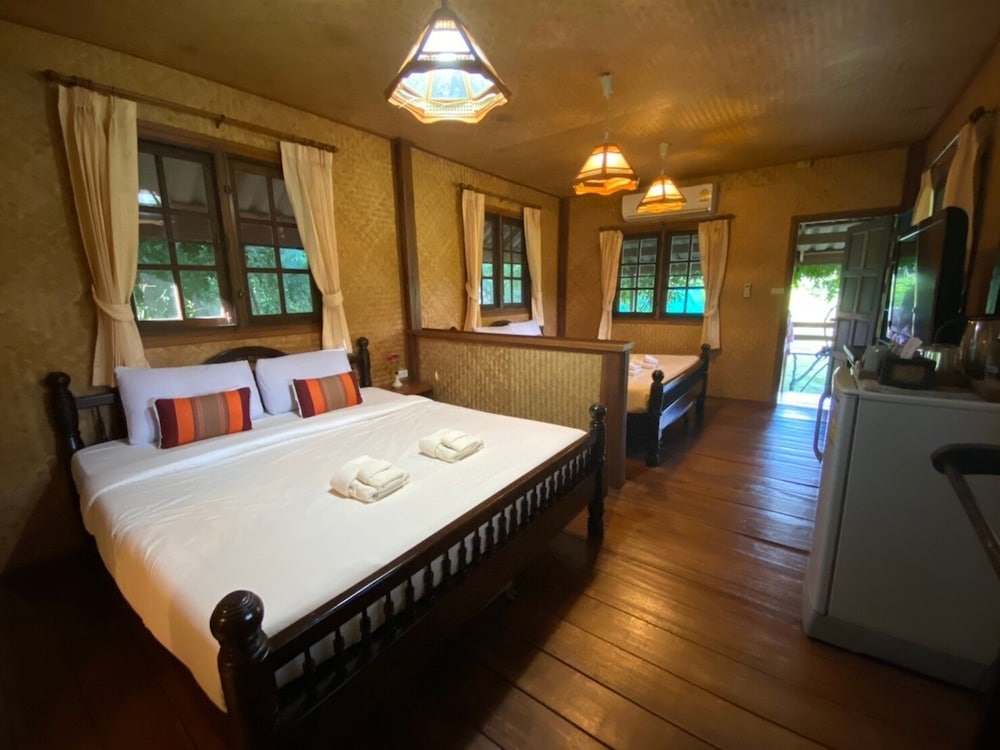 Luxury Farm House 18/50
