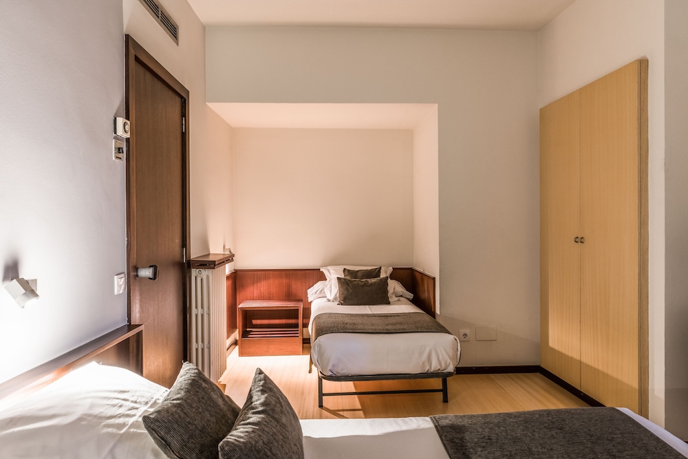 غرفة ثلاثية بثلاثة أسرّة، Emporda Hotel 3/4