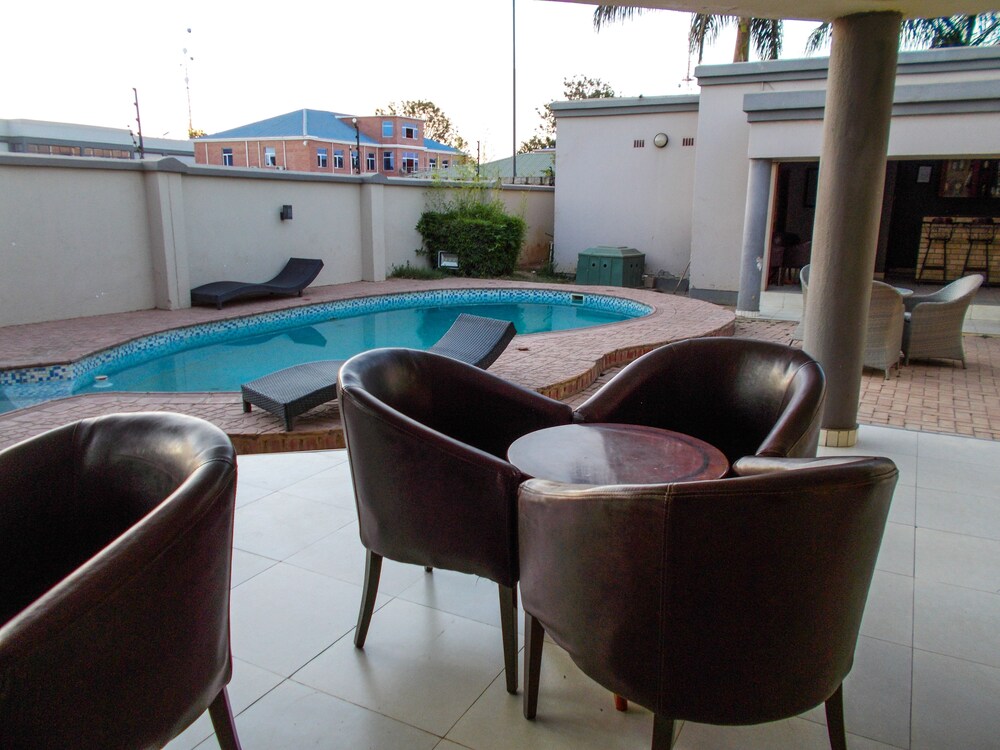 Four Pillars Lodge 25/25