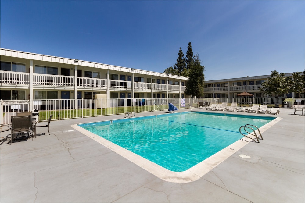 Motel6 Claremont, CA 11/54