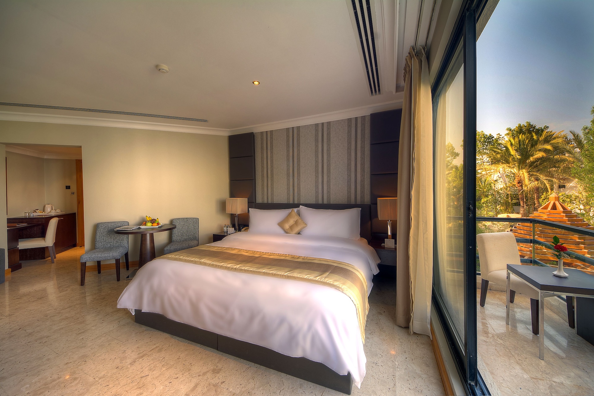 ROOM, BALCONY