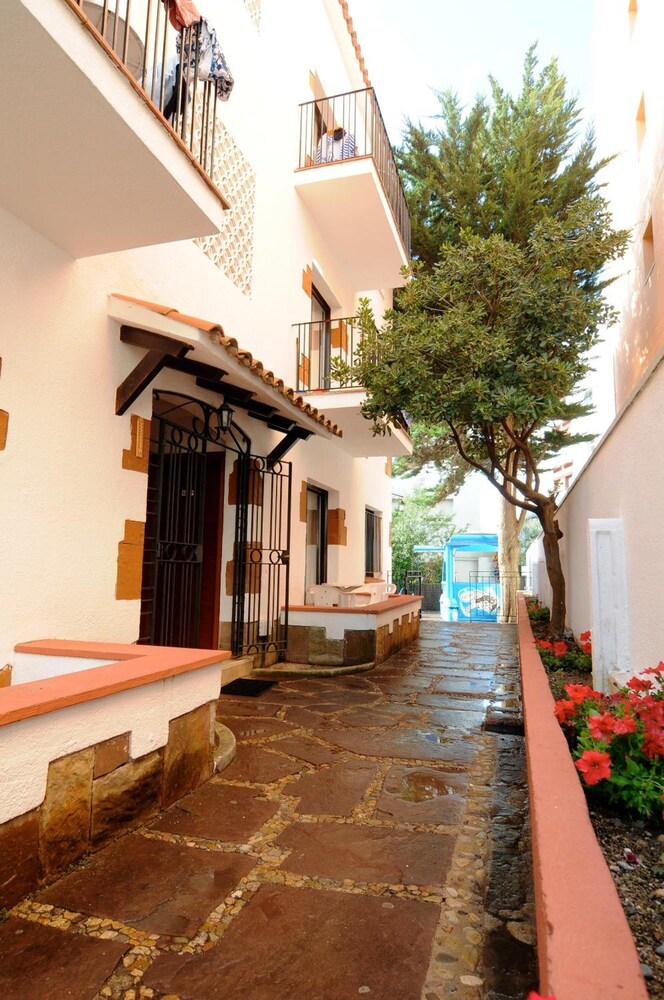 AR CARIBE APTS. 58/64