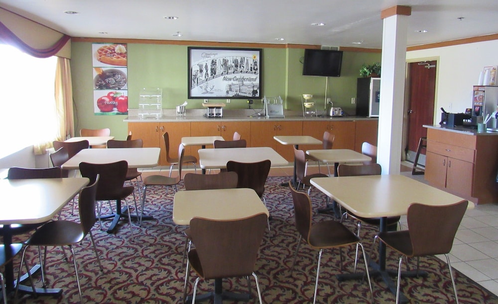 Super 8 by Wyndham New Cumberland 46/64