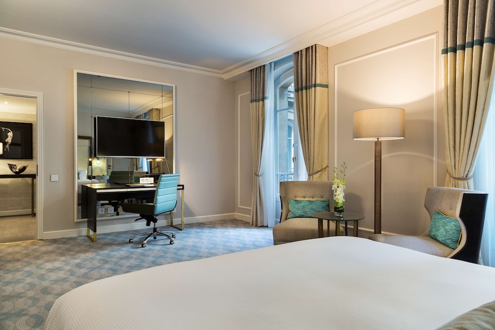 Hilton Paris Opera 12/81