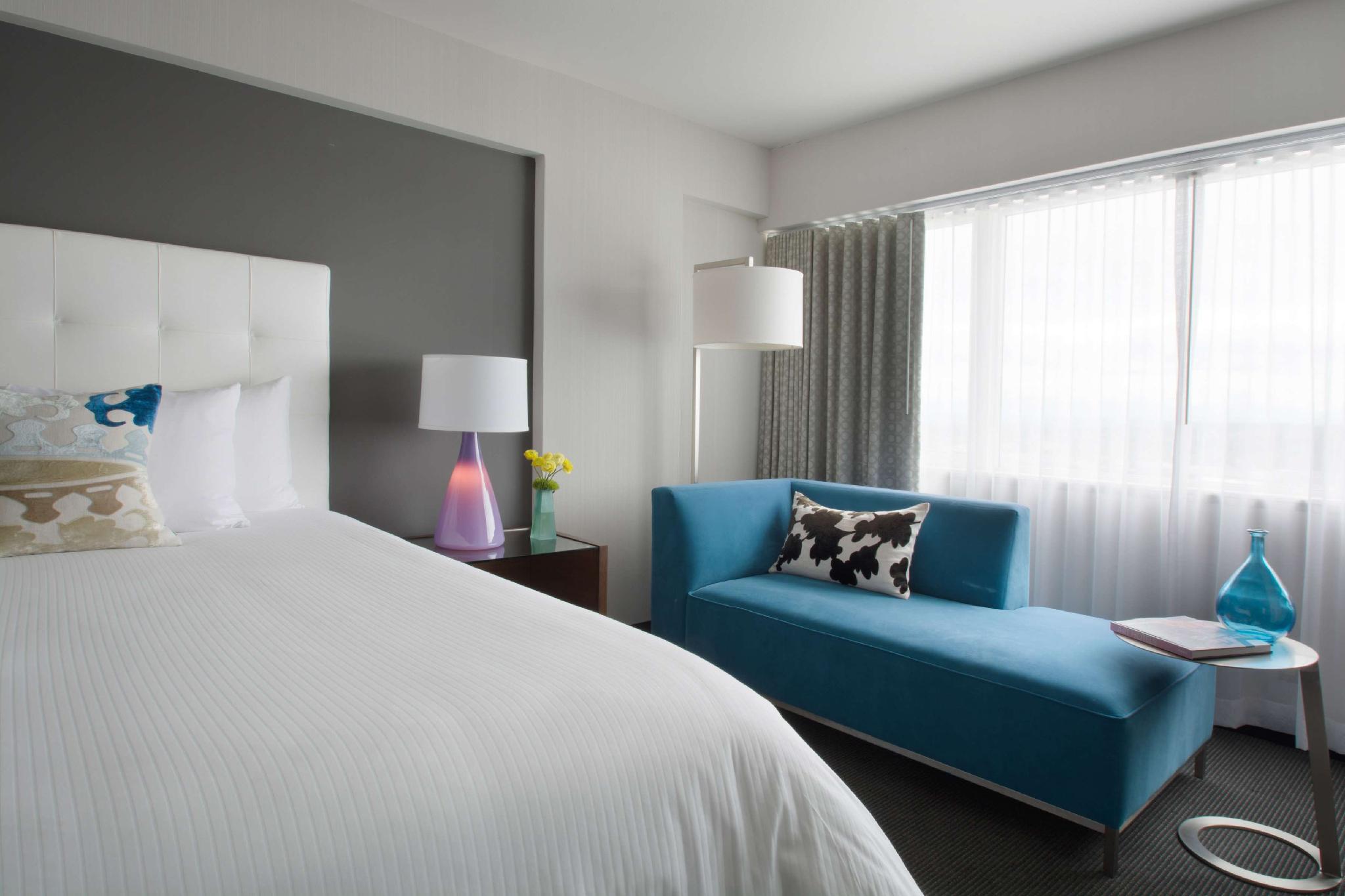 Patron, King Bed