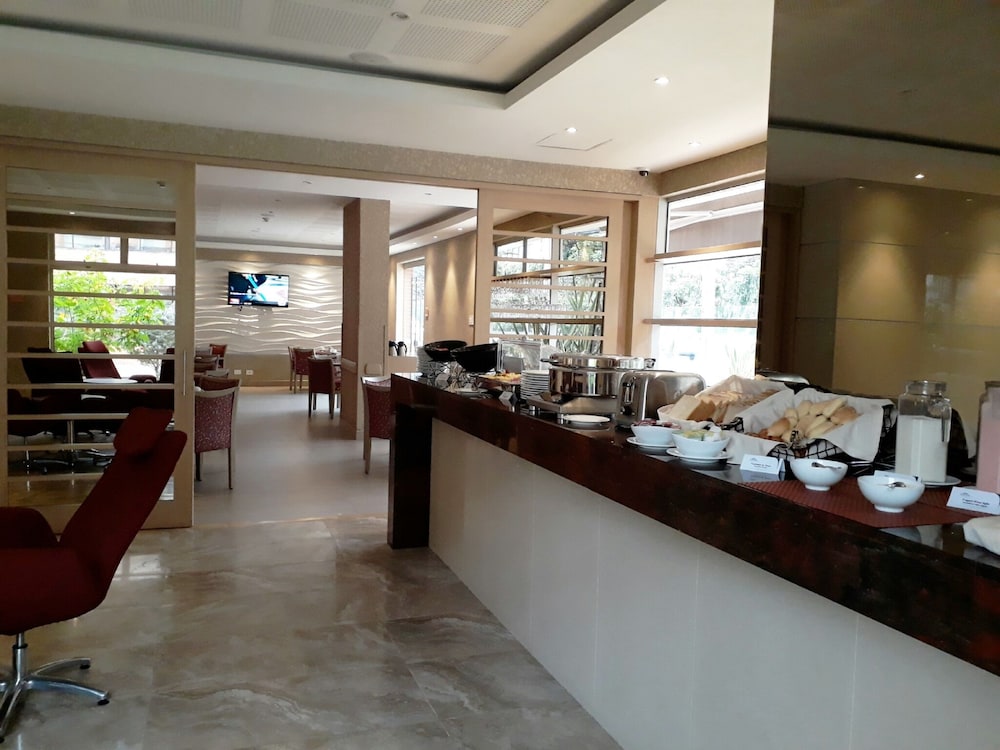 Hotel Plaza Suites 51/65
