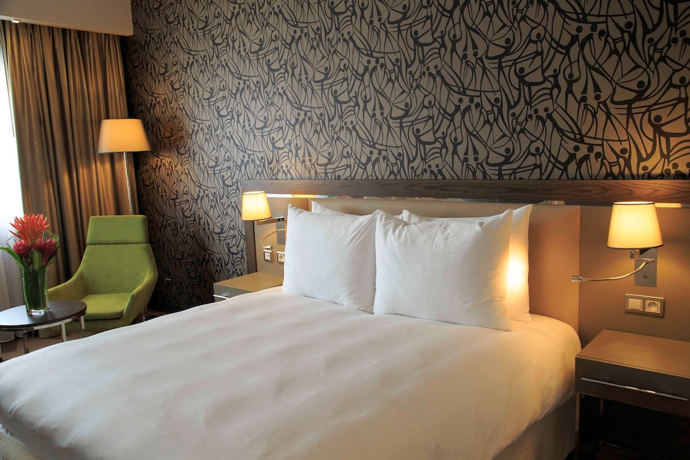 RADISSON BLU HOTEL, ABIDJAN AIRPORT 15/74