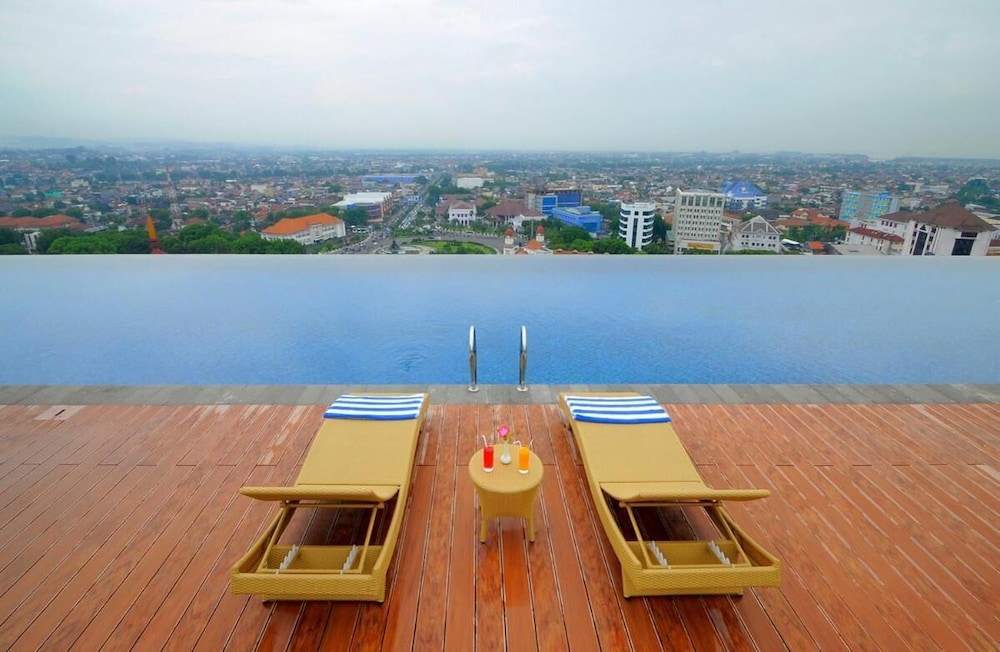 Louis Kienne Hotel Pandanaran 34/43