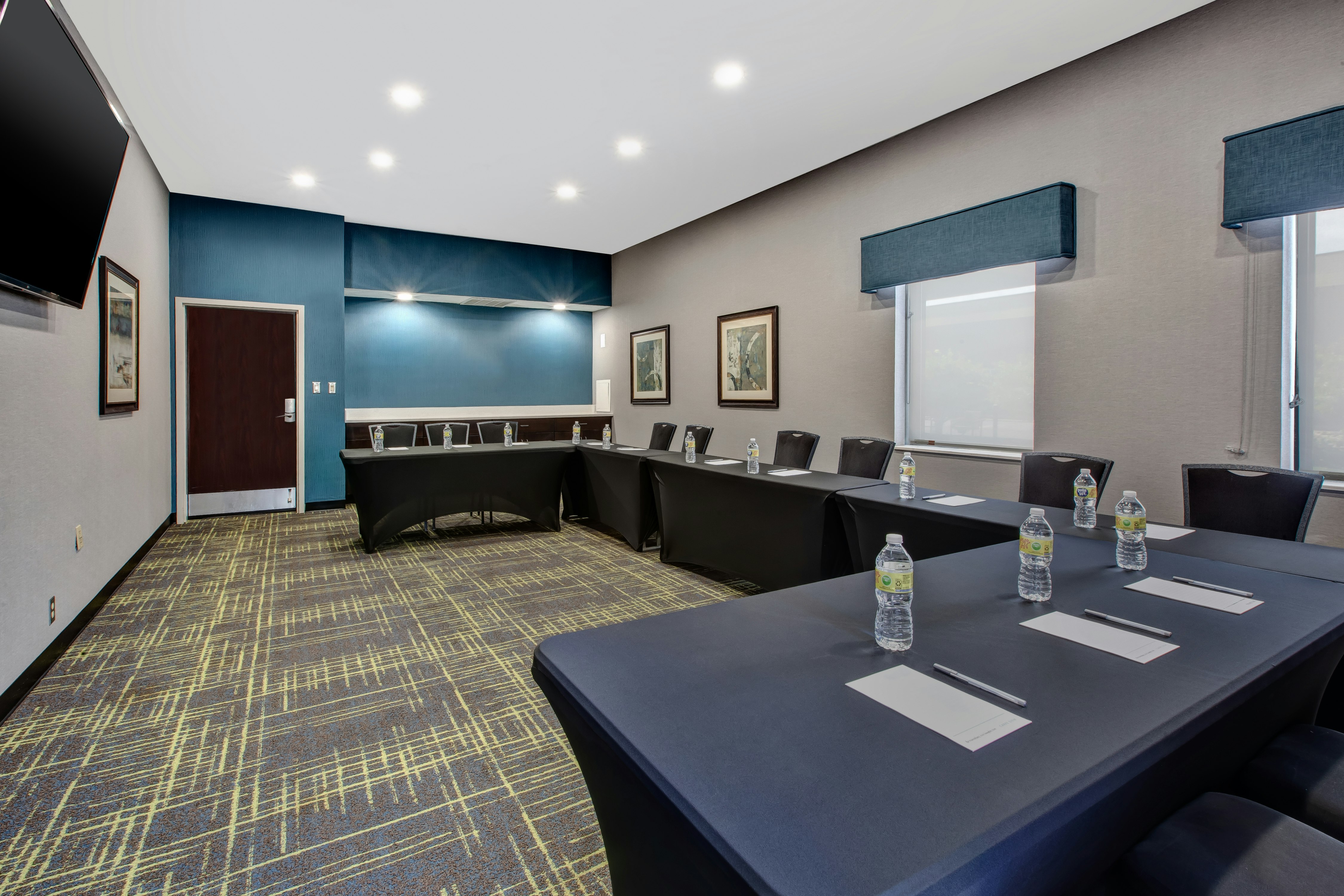 Hampton Inn & Suites Cleveland-Airport/Middleburg Heights 33/39
