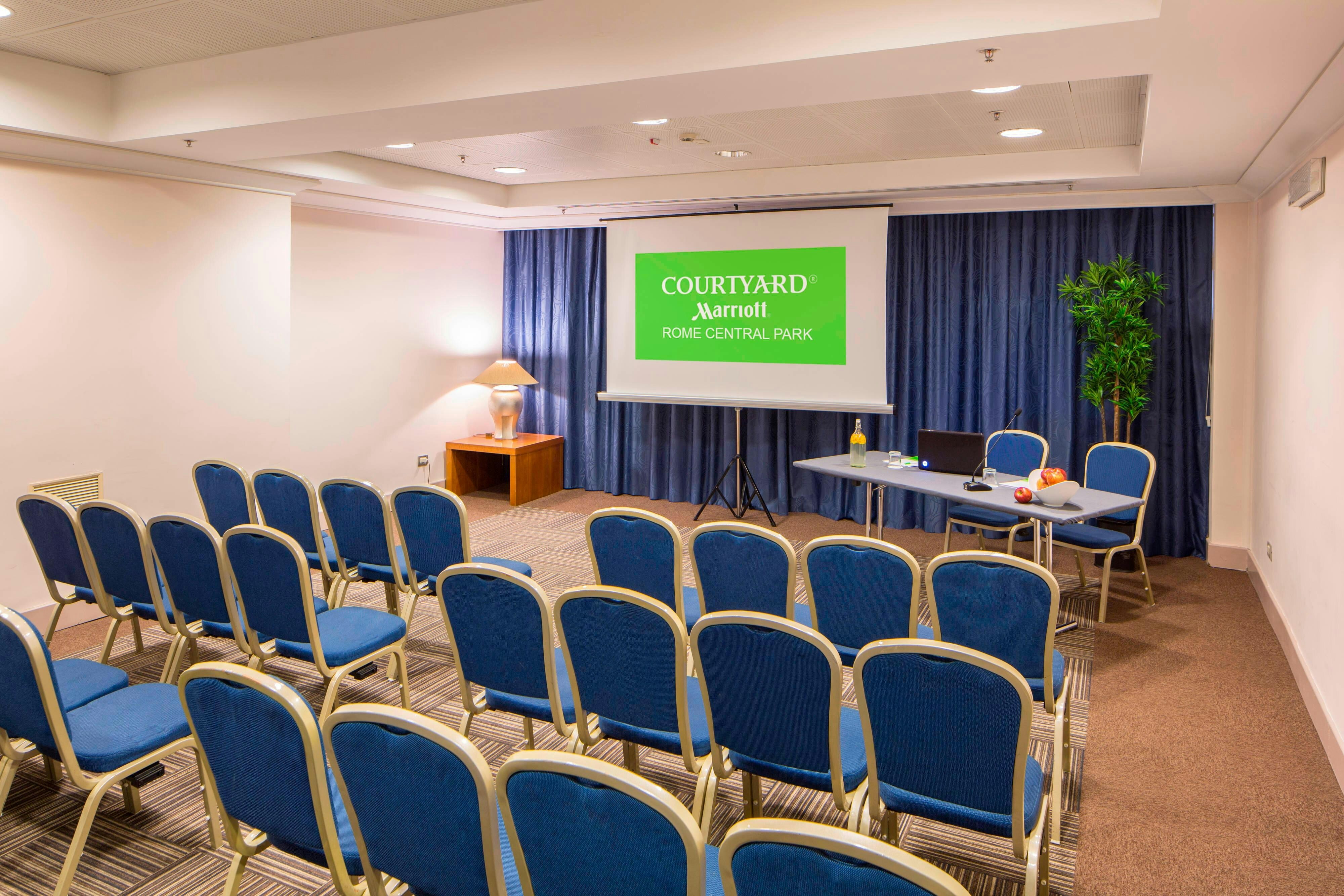 Courtyard By Marriott Rome Central Park 55/72