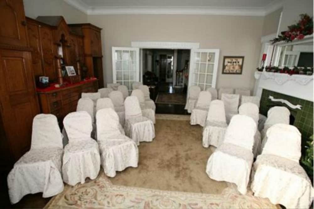 Six Acres Bed Breakfast 21/33