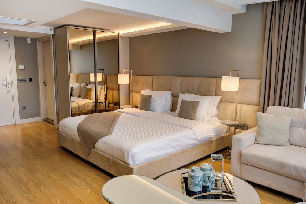 Valente Suites Hotel 9/30