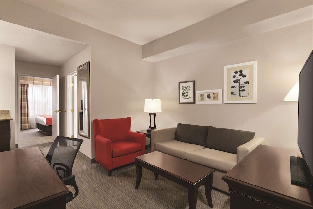 Country Inn and Suites by Radisson Tampa Airport North FL 31/48