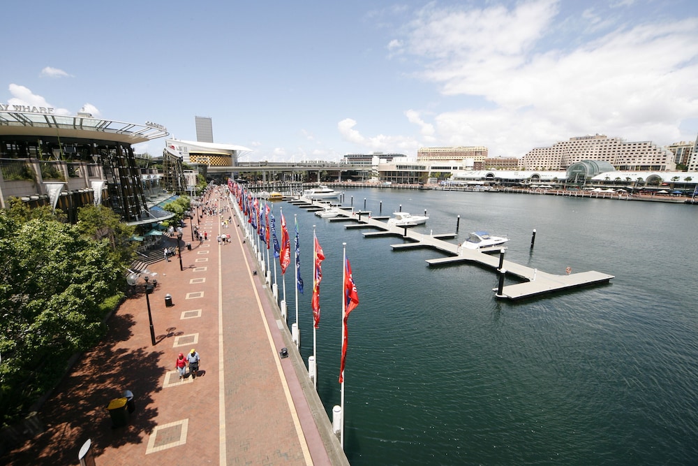 Vibe Hotel Sydney Darling Harbour 48/52