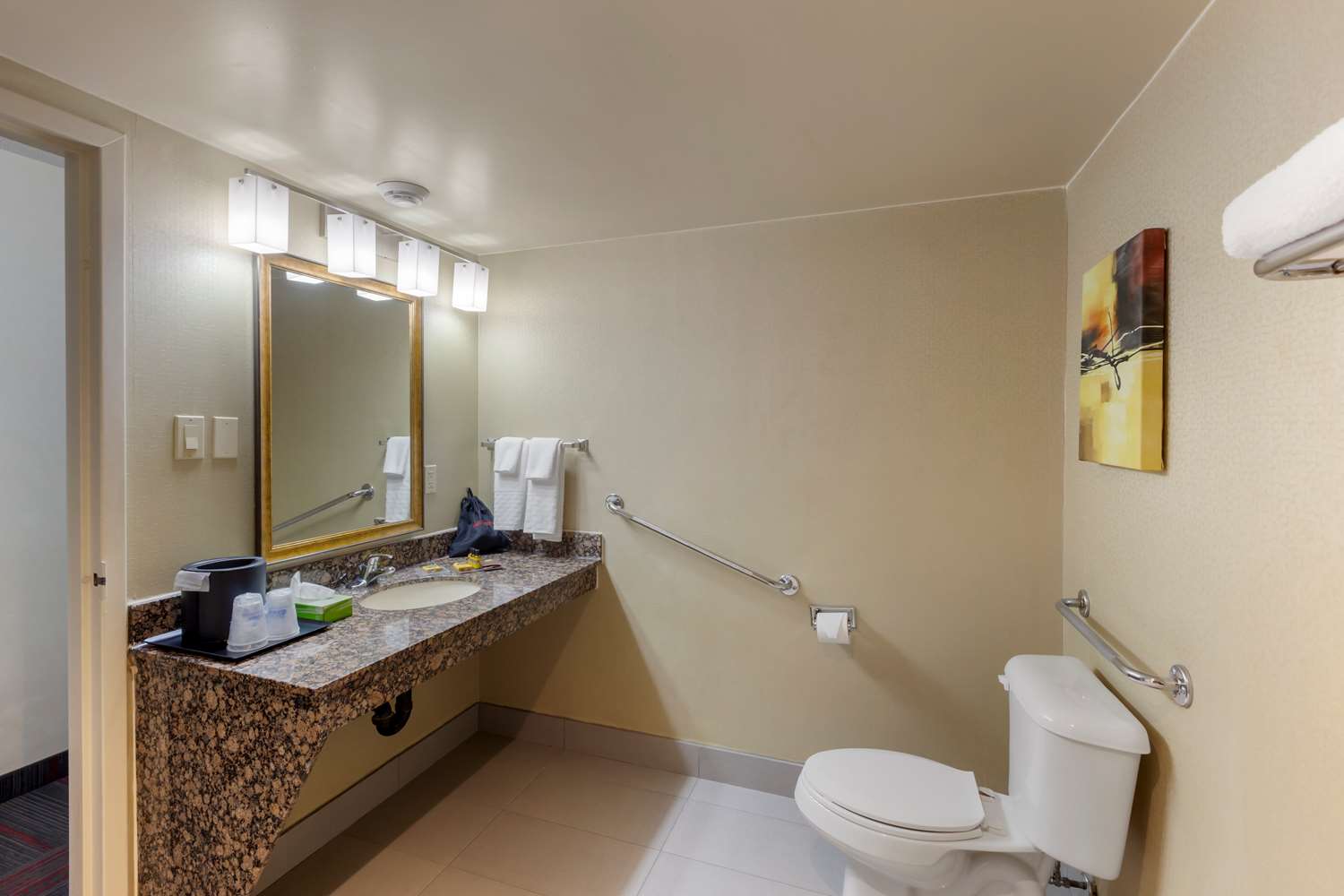 غرفة بسريرين كوين لذوي الإعاقة، Best Western Plus Toronto Airport Hotel 4/4