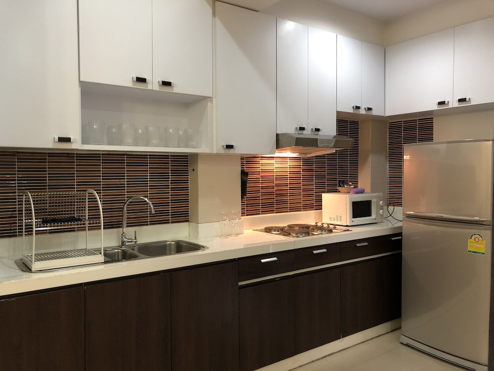 14 Place Sukhumvit Suites 9/66